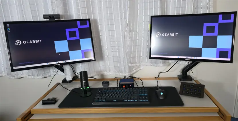 Vista frontal completa do dual monitor GearBit